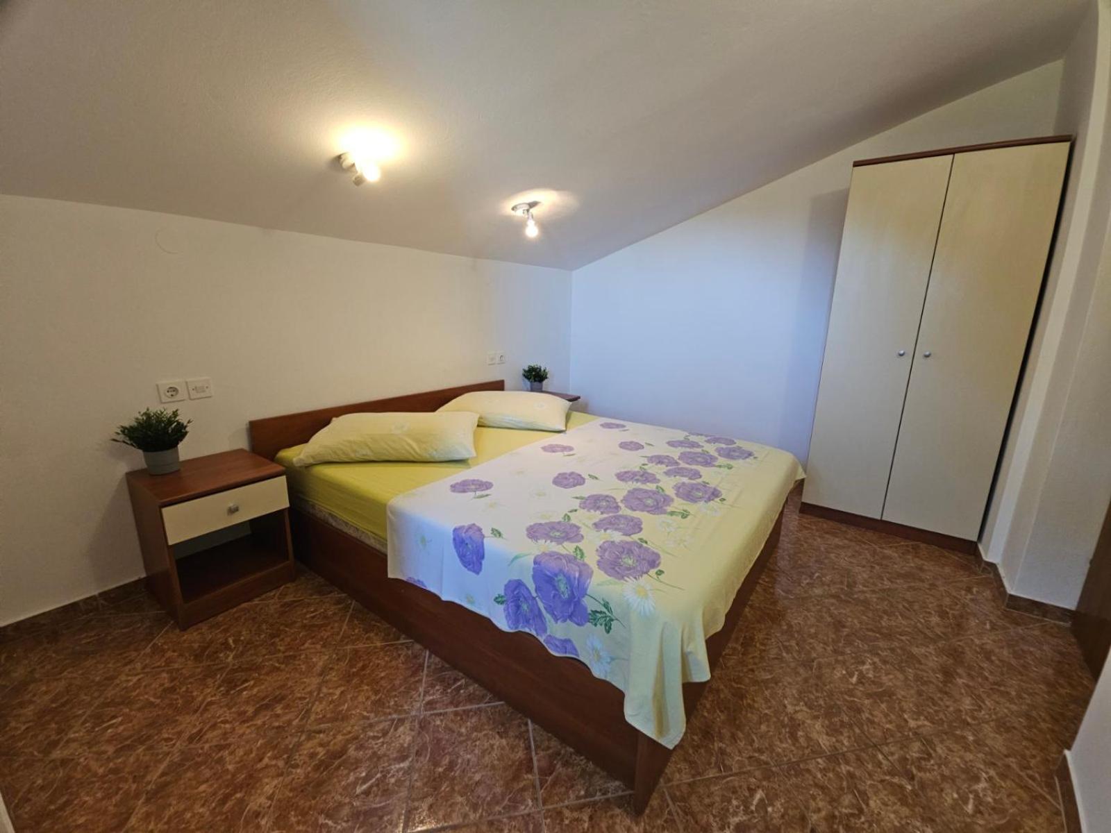 Apartment Jelena Rab Town Exteriér fotografie